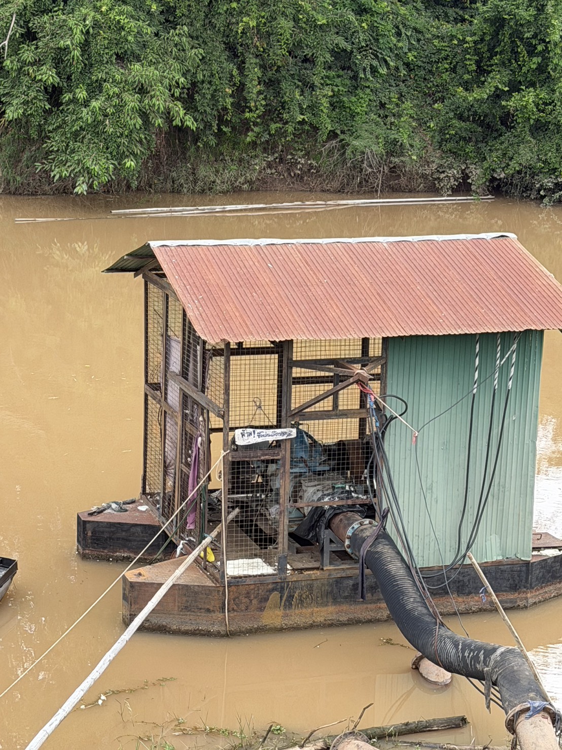 ภาพแพลอยน้ำบริเวณหน้างาน